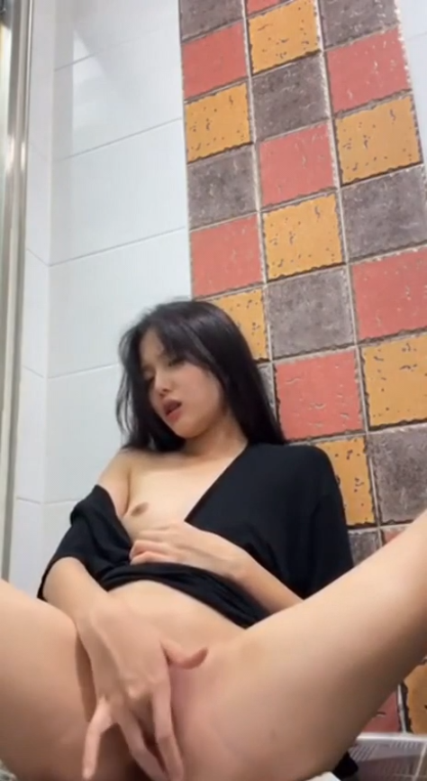 Phim sex Mông To - Em tự sướng dã man trong căn phòng tắm nóng bỏng đầy hơi nước